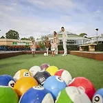 In Limburg With Subtropical Pool Villa